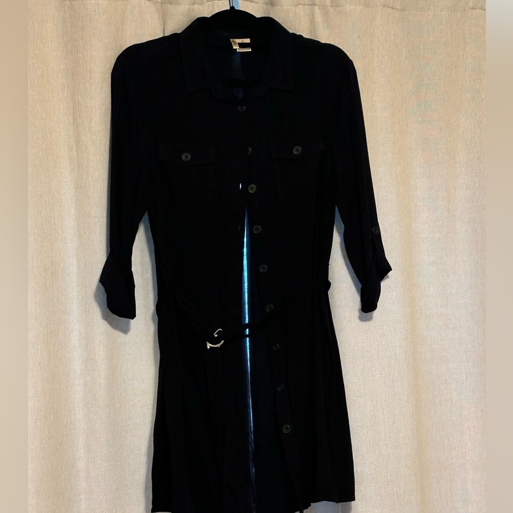 Passport Women’s Button-Down dress with belt